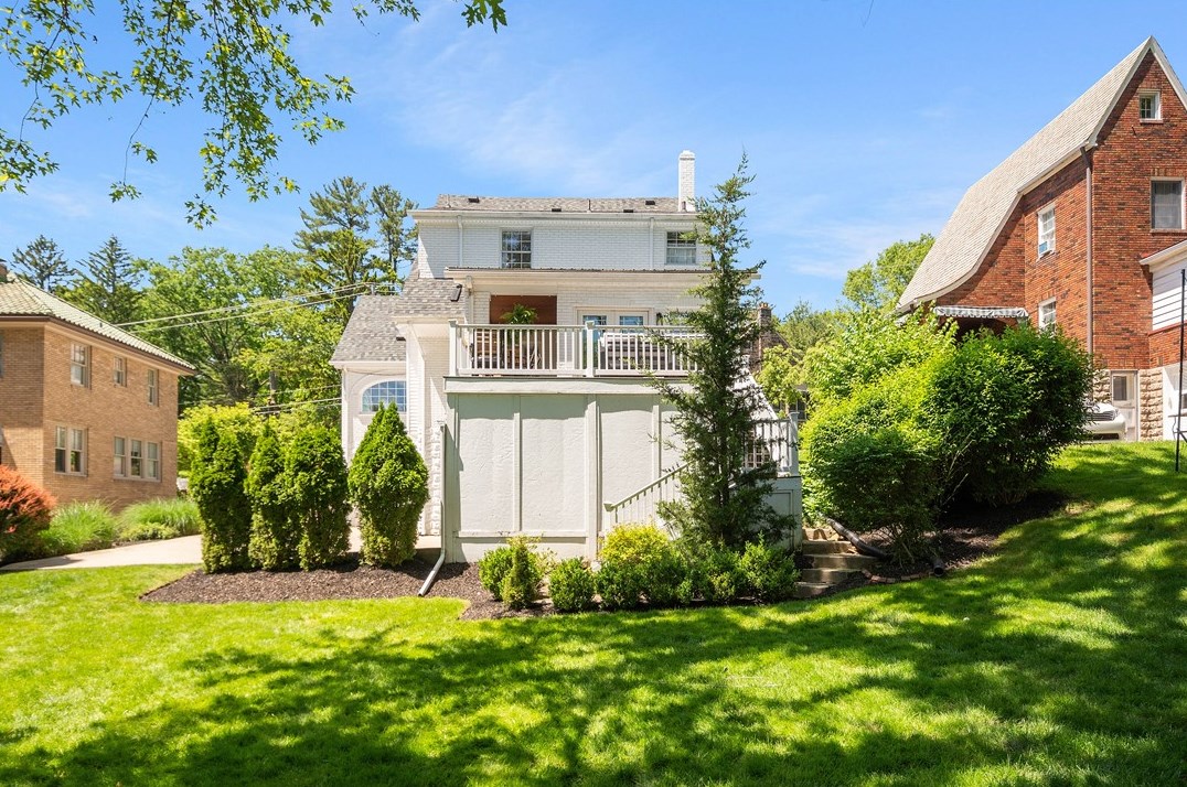 95 Inglewood Dr, Pittsburgh PA 15228-1555 exterior