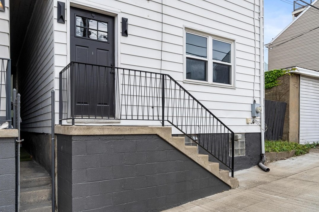 3906 Howley St, Pittsburgh PA 15224-1416 exterior