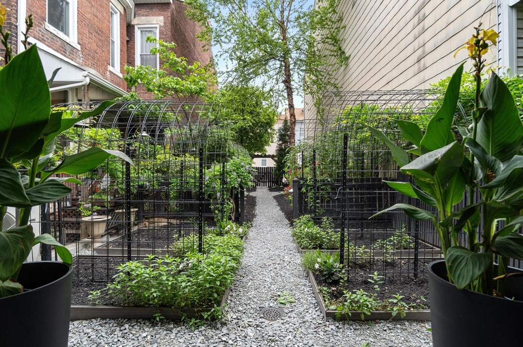 3906 Howley St, Pittsburgh PA 15224-1416 exterior