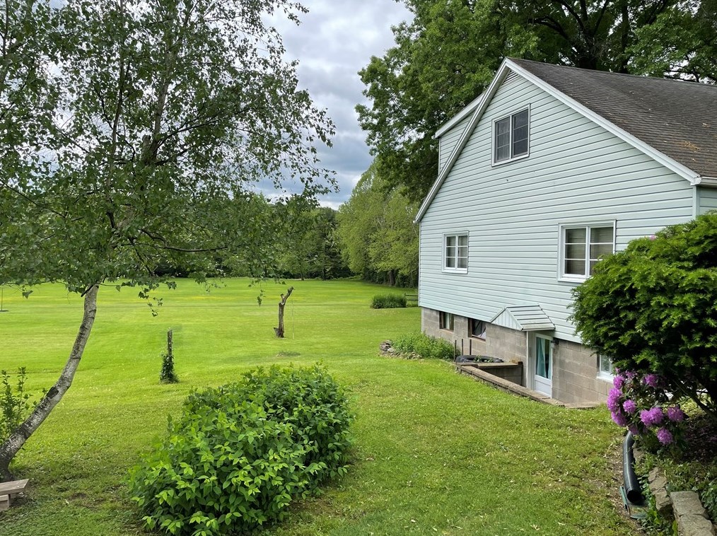 173 W Pennsylvania Ave, New Stanton, PA 15672