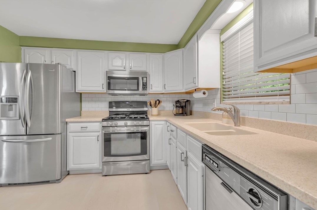 1670 Charlton Hts Rd, Moon Twp PA 15108-3016 exterior