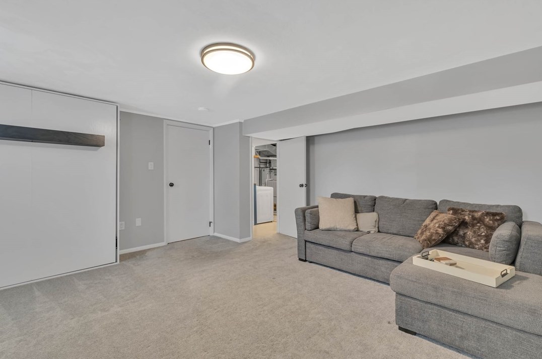 1670 Charlton Hts Rd, Moon Twp PA 15108-3016 exterior