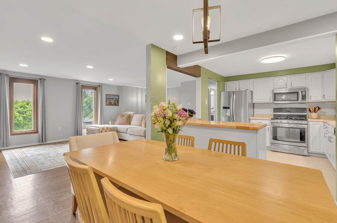 1670 Charlton Hts Rd, Moon Twp PA 15108-3016 exterior