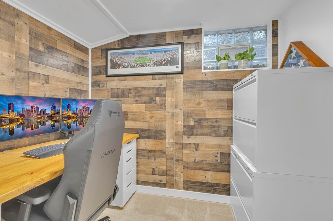 1670 Charlton Hts Rd, Moon Twp PA 15108-3016 exterior