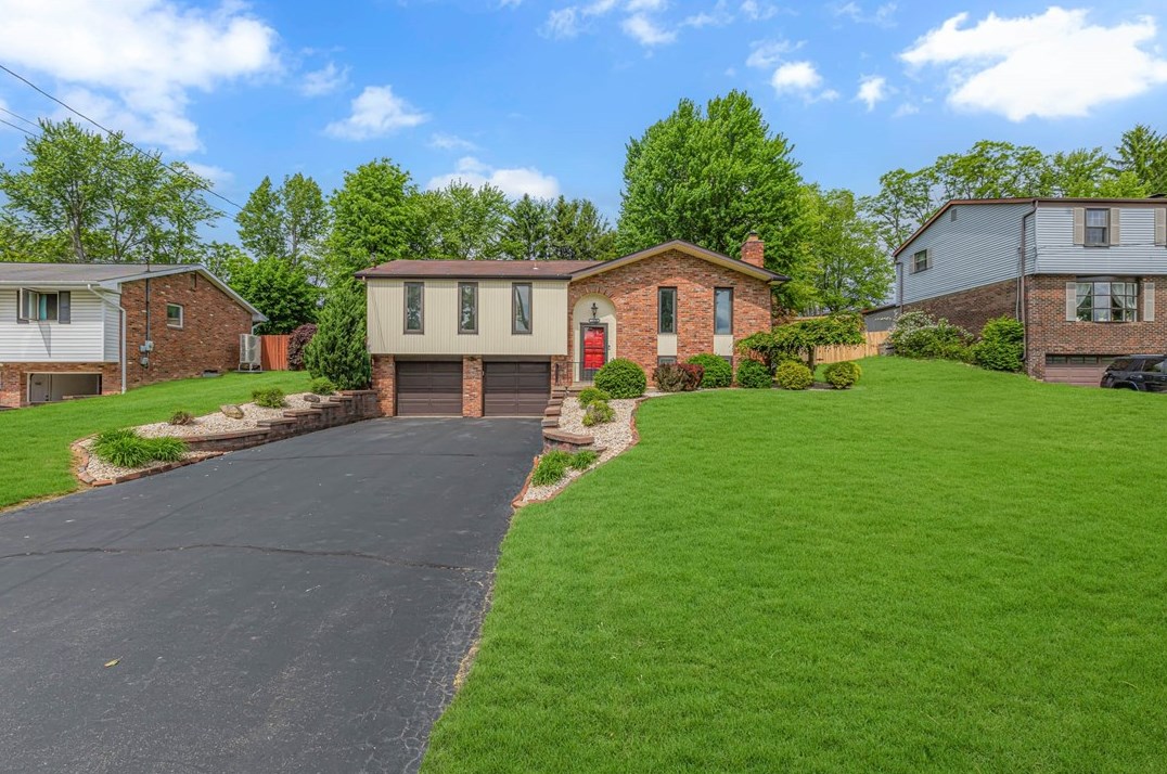 1670 Charlton Hts Rd, Moon Twp PA 15108-3016 exterior