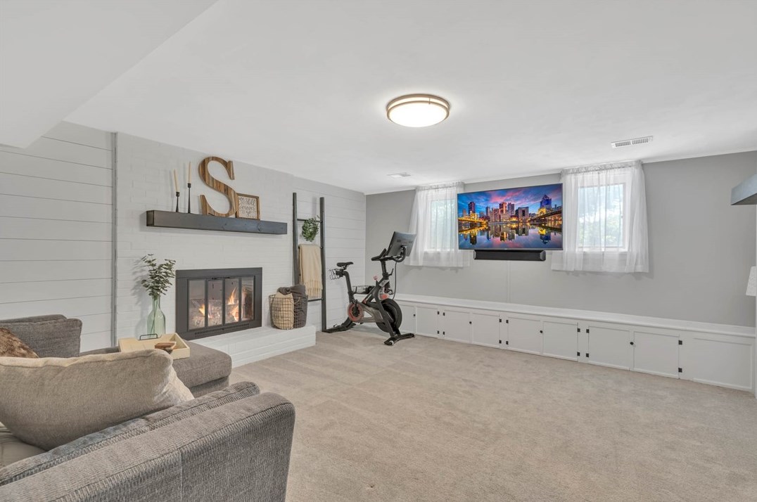 1670 Charlton Hts Rd, Moon Twp PA 15108-3016 exterior