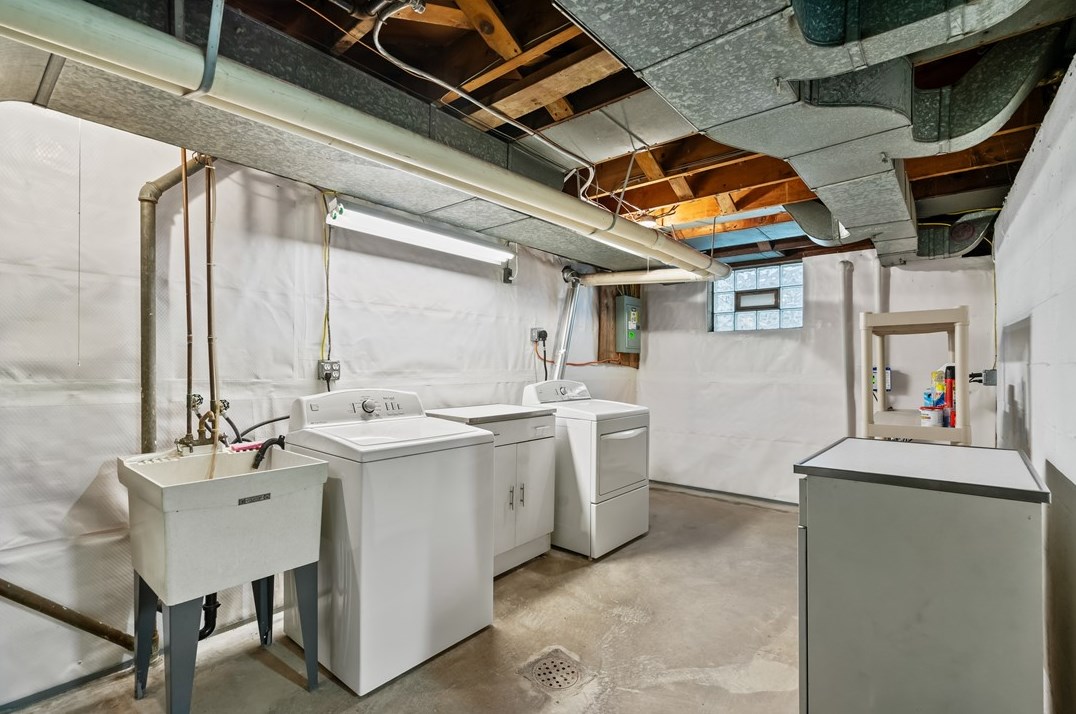 403 Maytide St, Pittsburgh PA  15227-1847 exterior