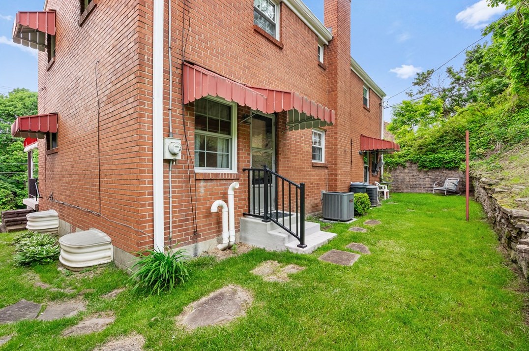 403 Maytide St, Pittsburgh PA  15227-1847 exterior