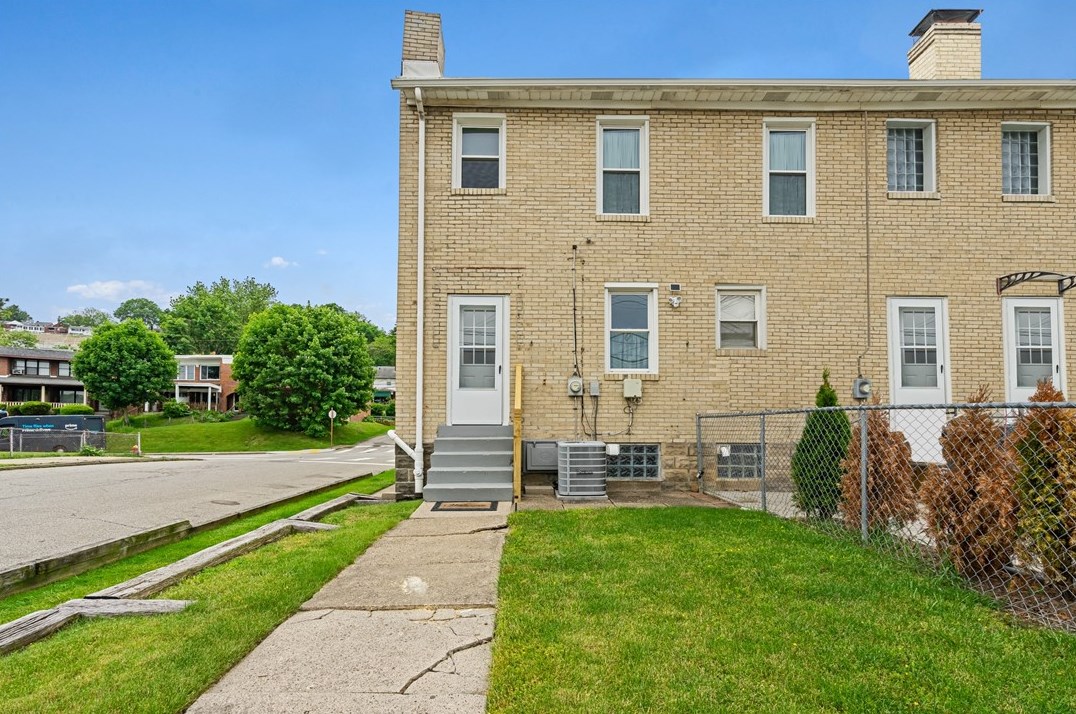 1700 Jancey St, Pittsburgh PA  15206-1146 exterior