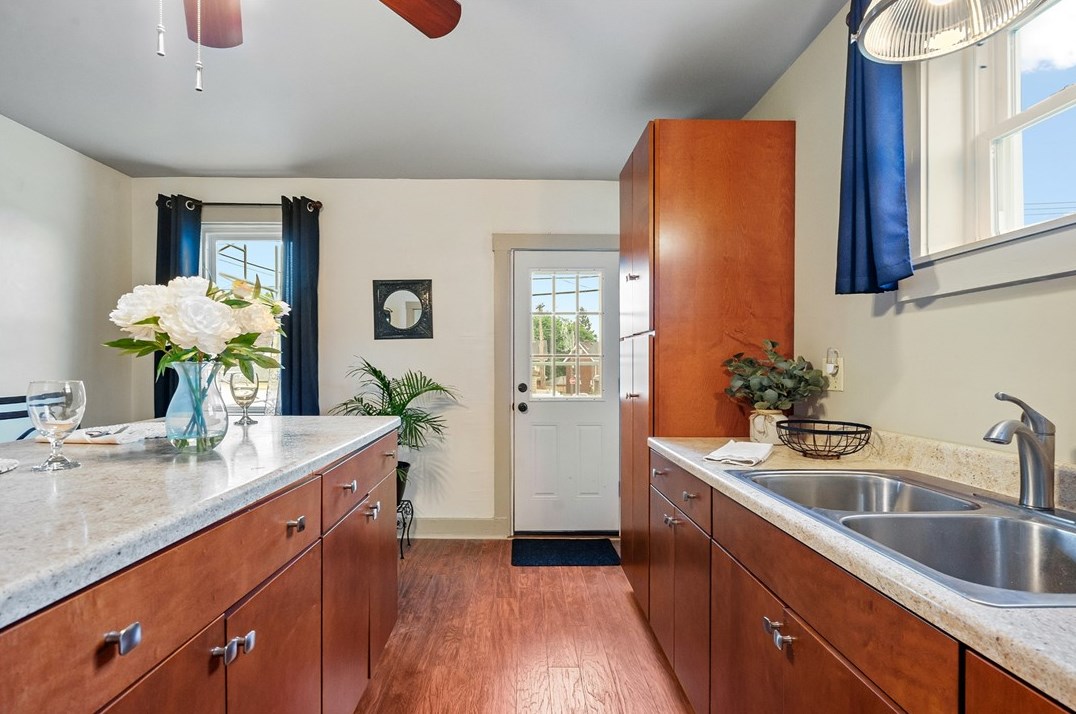 1700 Jancey St, Pittsburgh PA  15206-1146 exterior