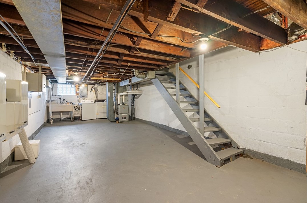 1700 Jancey St, Pittsburgh PA  15206-1146 exterior