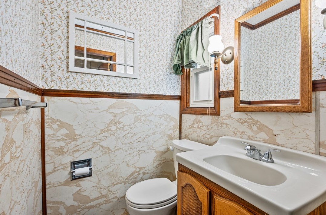 802 10th Ave, Whitaker PA  15120-1925 exterior