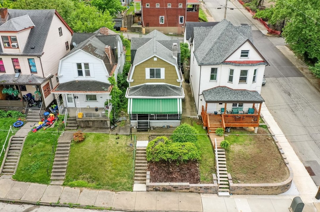 802 10th Ave, Whitaker PA  15120-1925 exterior