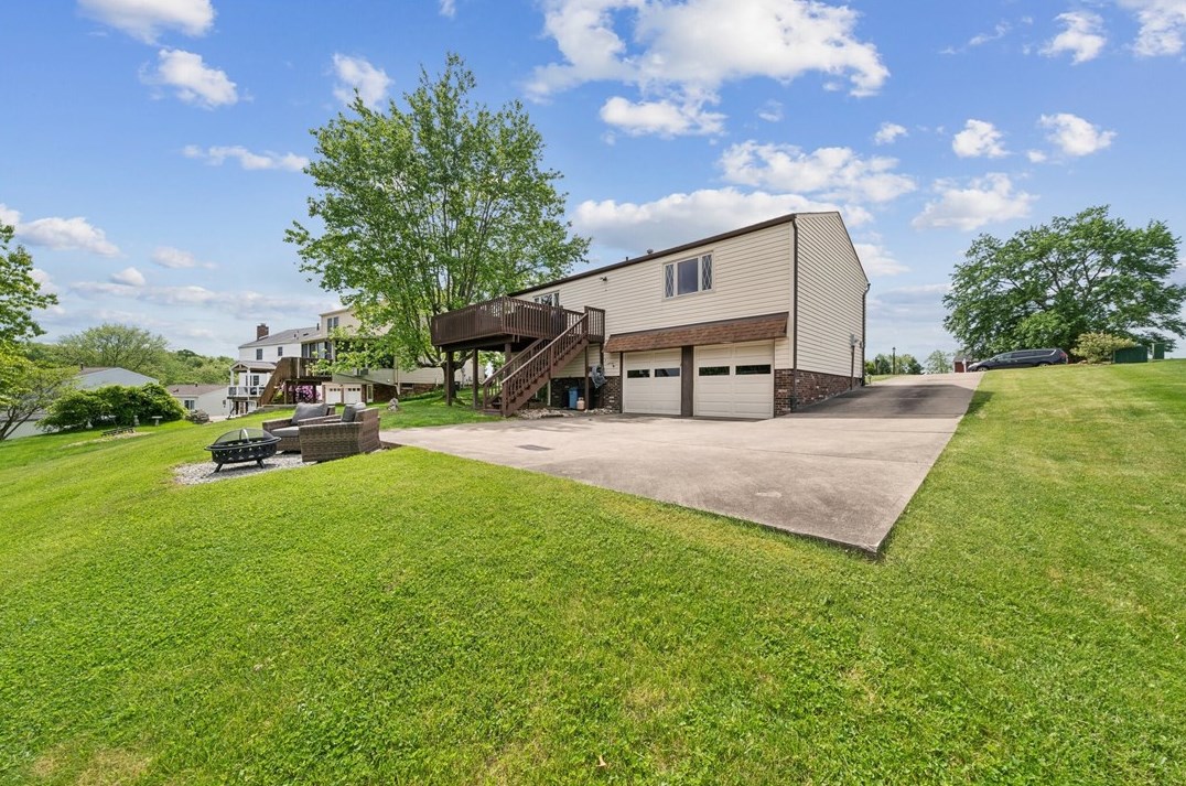1964 Hertford Dr, Library PA  15129-8961 exterior
