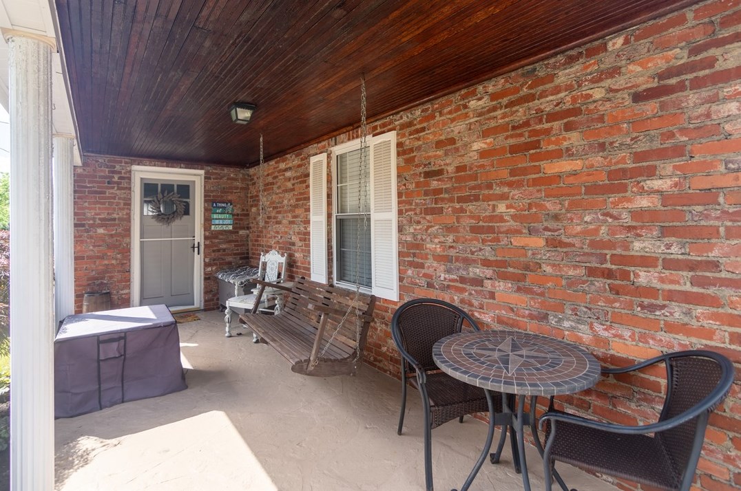 17 Ambler Ave, Jeannette, PA 15644