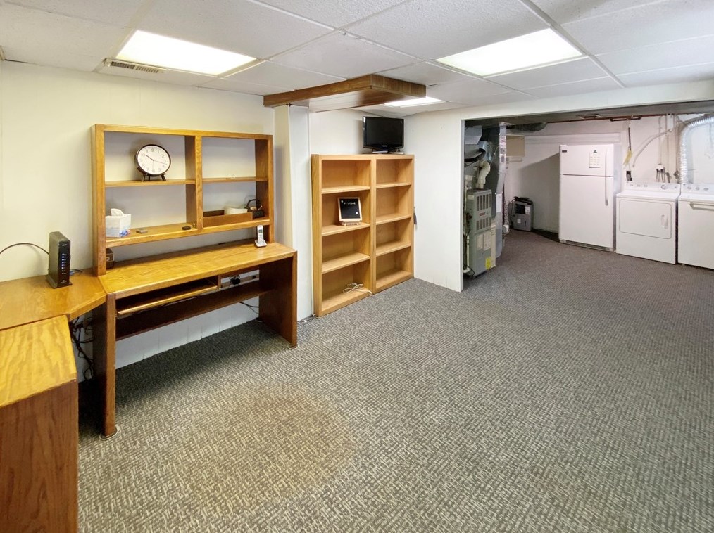 5976 Dashwood Dr, Bethel Park PA  15102-1364 exterior