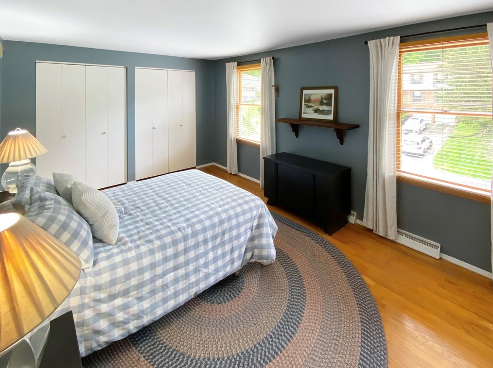 5976 Dashwood Dr, Bethel Park PA  15102-1364 exterior