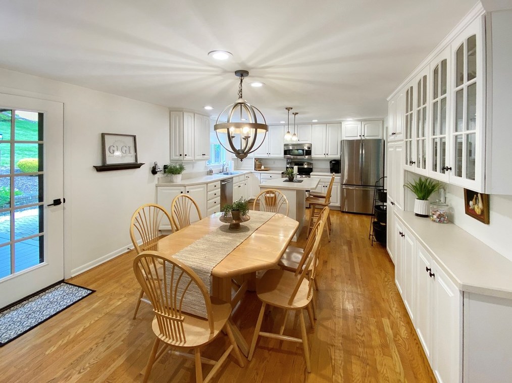 5976 Dashwood Dr, Bethel Park PA  15102-1364 exterior