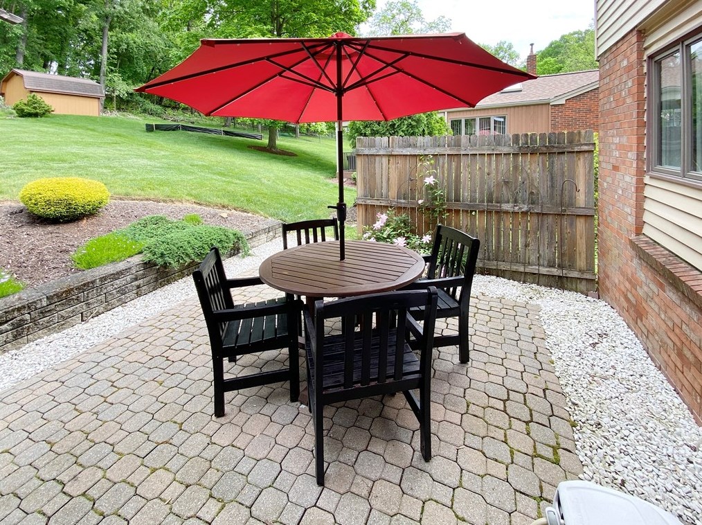 5976 Dashwood Dr, Bethel Park PA  15102-1364 exterior