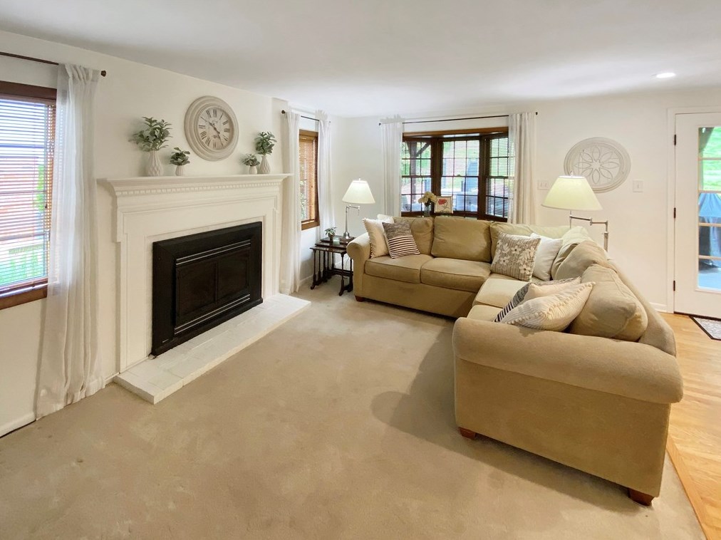 5976 Dashwood Dr, Bethel Park PA  15102-1364 exterior