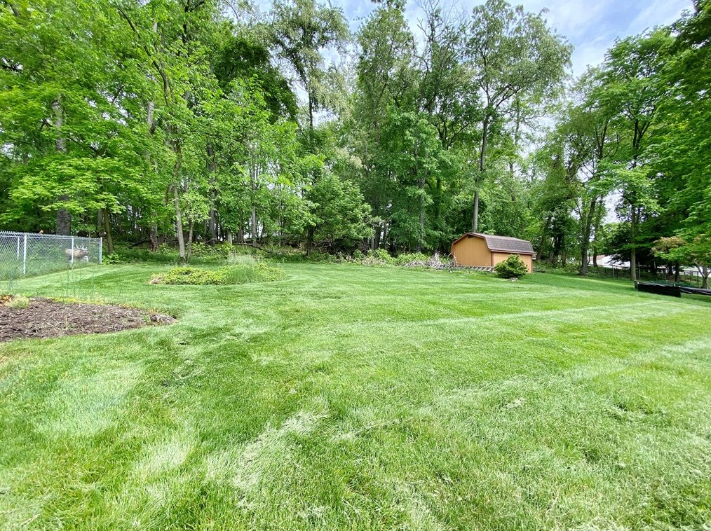5976 Dashwood Dr, Bethel Park PA  15102-1364 exterior
