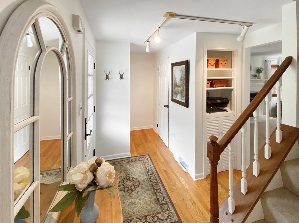 5976 Dashwood Dr, Bethel Park PA  15102-1365 exterior