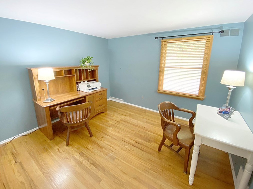 5976 Dashwood Dr, Bethel Park PA  15102-1364 exterior