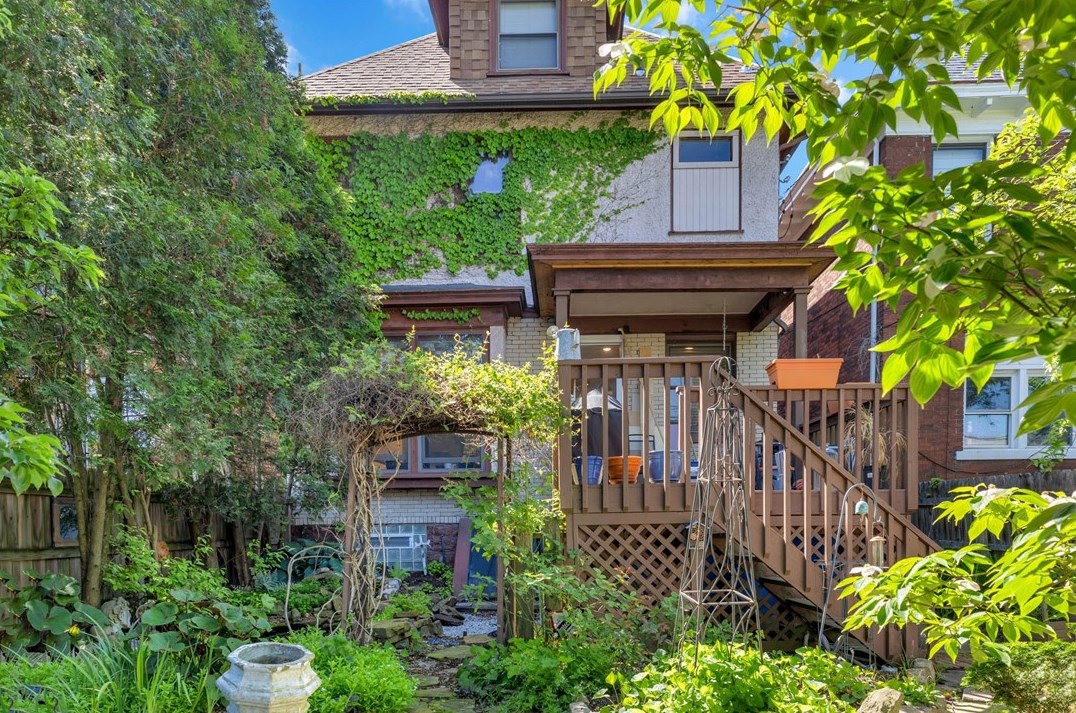 1150 Jancey St, Pittsburgh PA 15206-1145 exterior