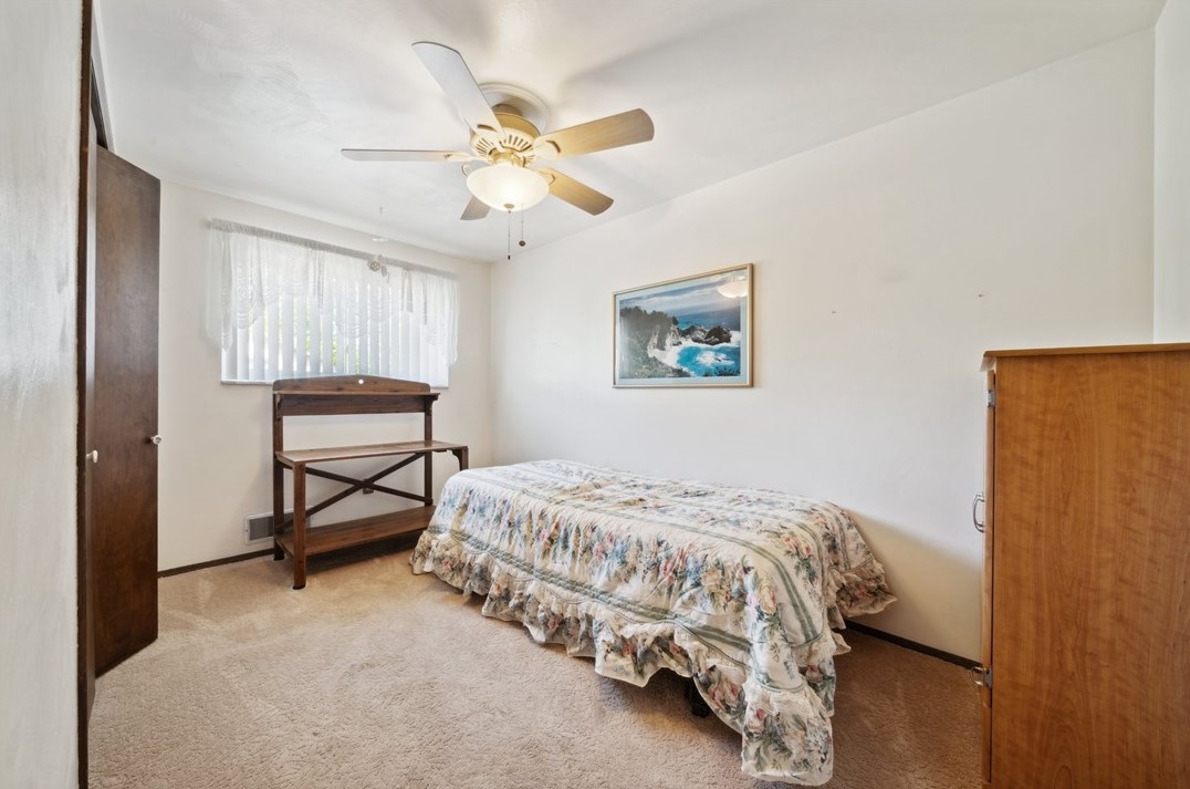 1728 Bernice Dr, North Huntingdon PA 15642-1793 exterior