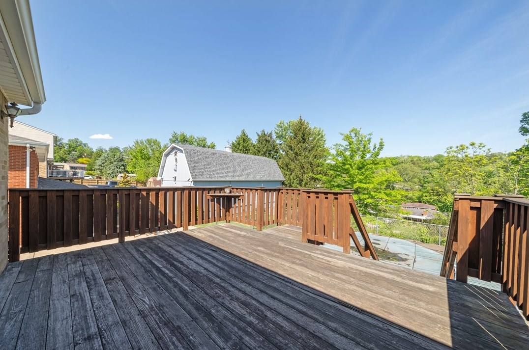 1728 Bernice Dr, North Huntingdon PA 15642-1793 exterior