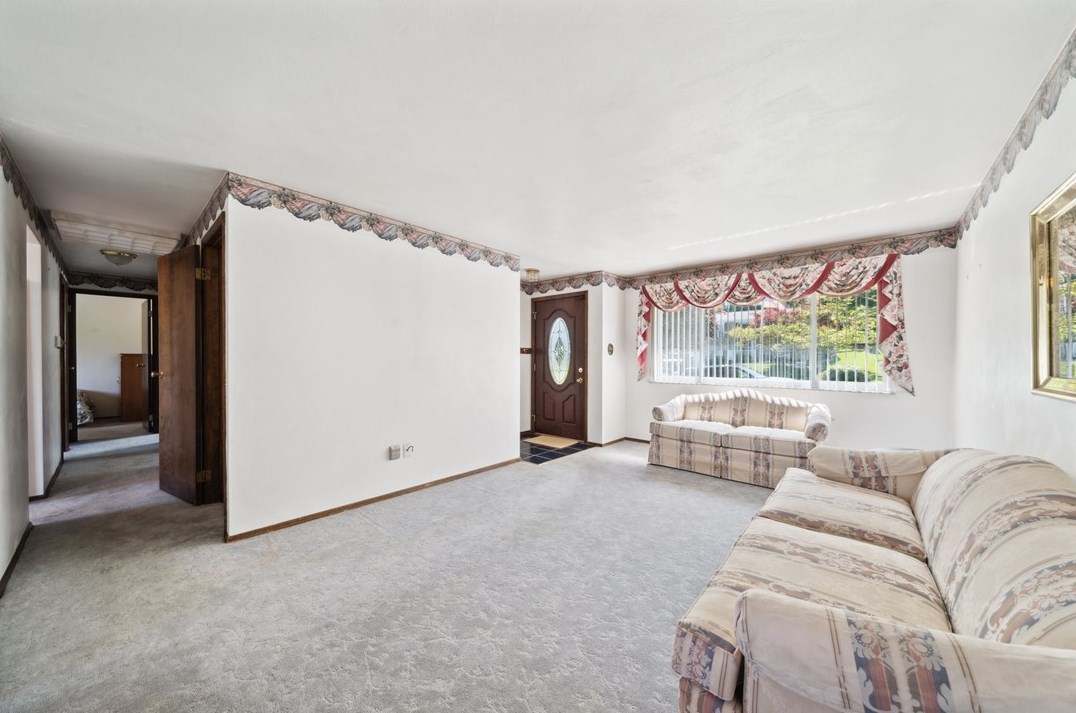 1728 Bernice Dr, North Huntingdon PA 15642-1793 exterior