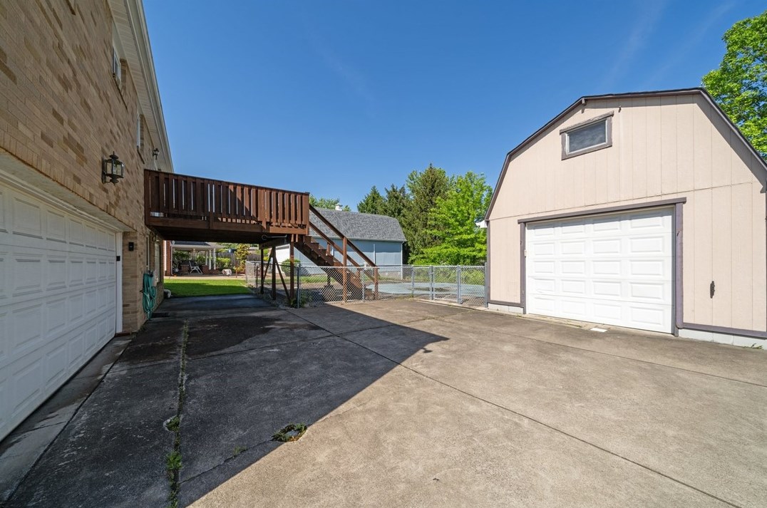 1728 Bernice Dr, North Huntingdon PA 15642-1793 exterior