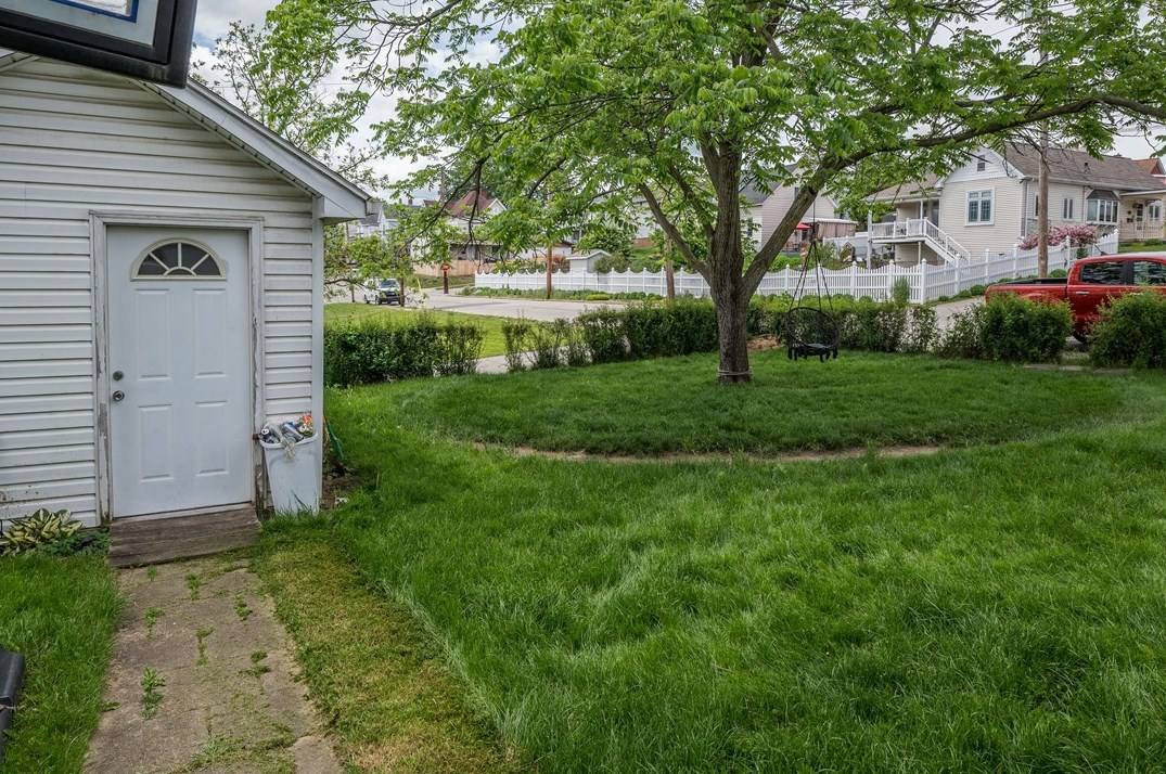 695 Main St, Washington PA 15301-3914 exterior