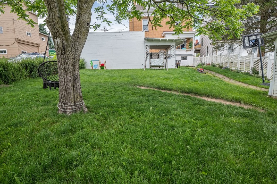 695 Main St, Washington PA 15301-3914 exterior