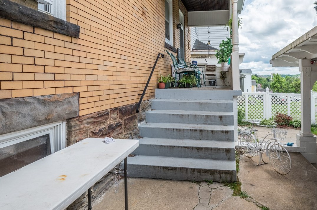 695 Main St, Washington PA 15301-3914 exterior