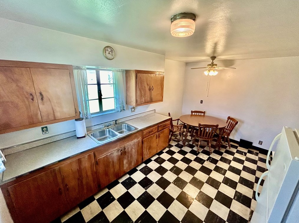 407 Vine St, South Connellsville PA  15425-4840 exterior