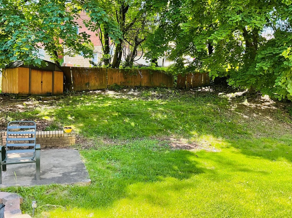 204 Wainwright Ave, Pittsburgh PA  15227-3325 exterior