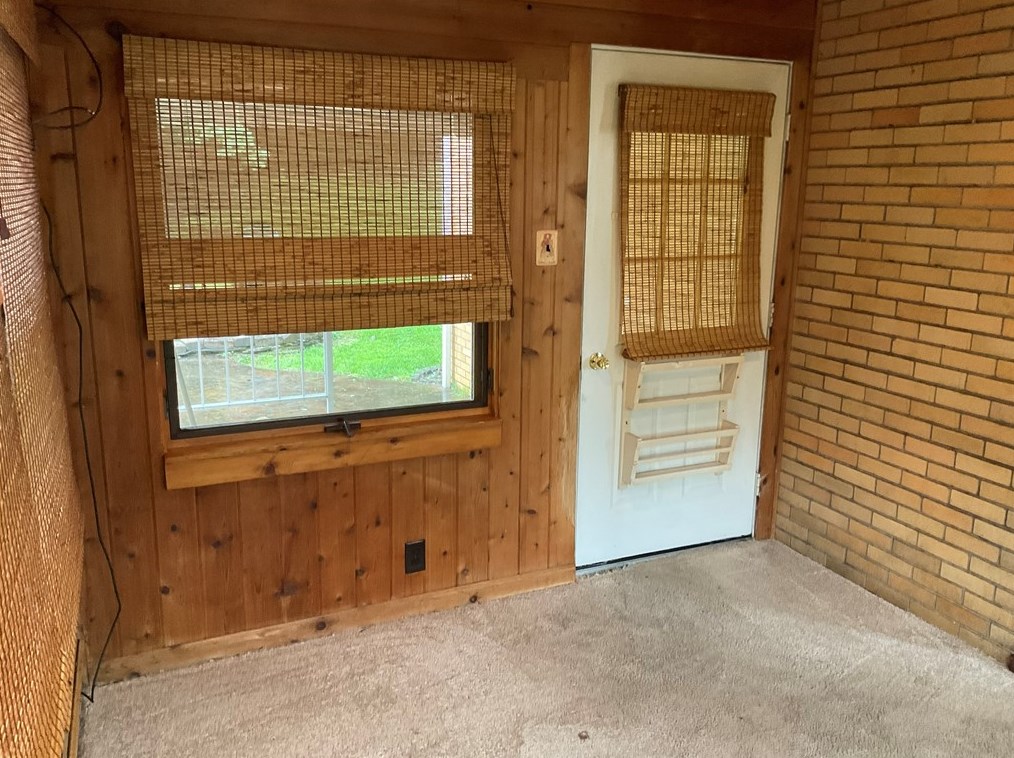 204 Wainwright Ave, Pittsburgh PA  15227-3325 exterior