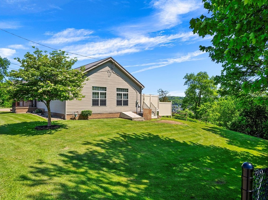 2711 Front St, Monaca PA 15061-1222 exterior