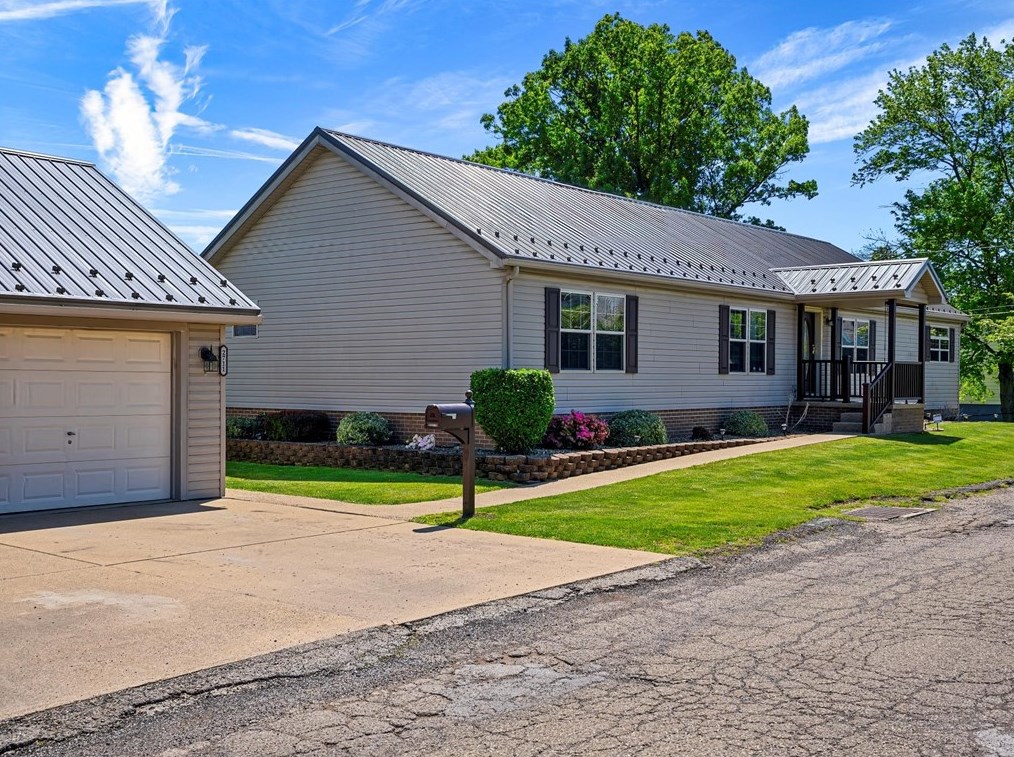 2711 Front St, Monaca PA 15061-1222 exterior