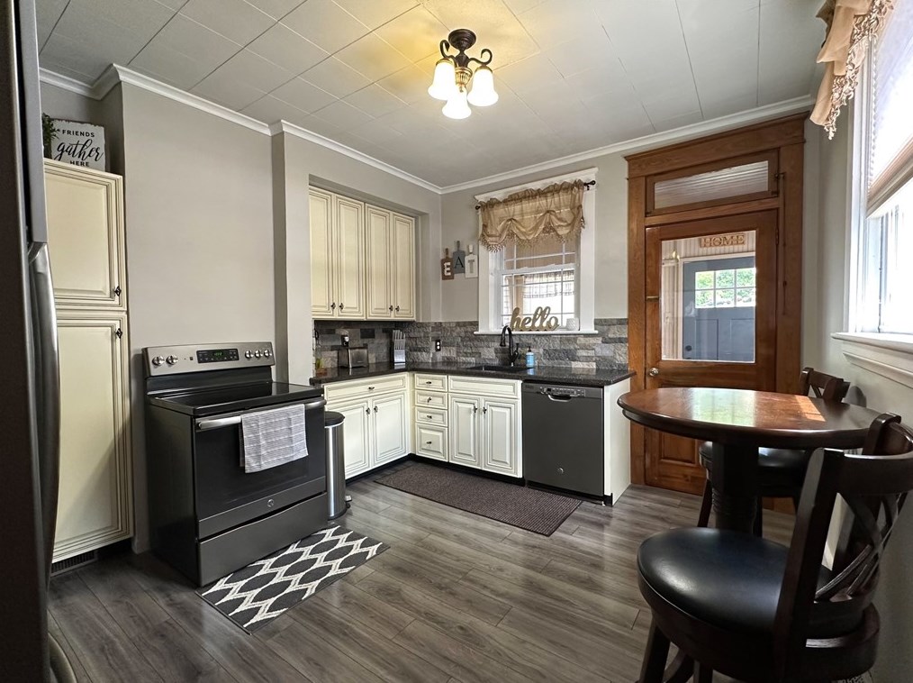 606 Clayton St, New Castle PA 16102-1242 exterior