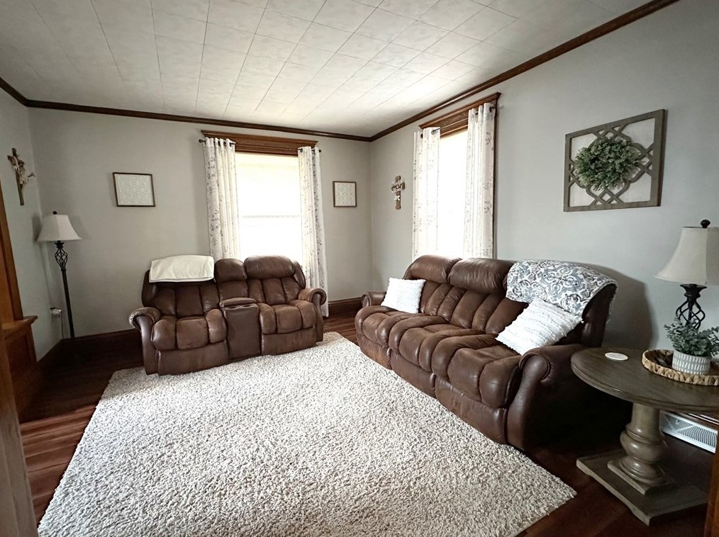 606 Clayton St, New Castle PA 16102-1242 exterior