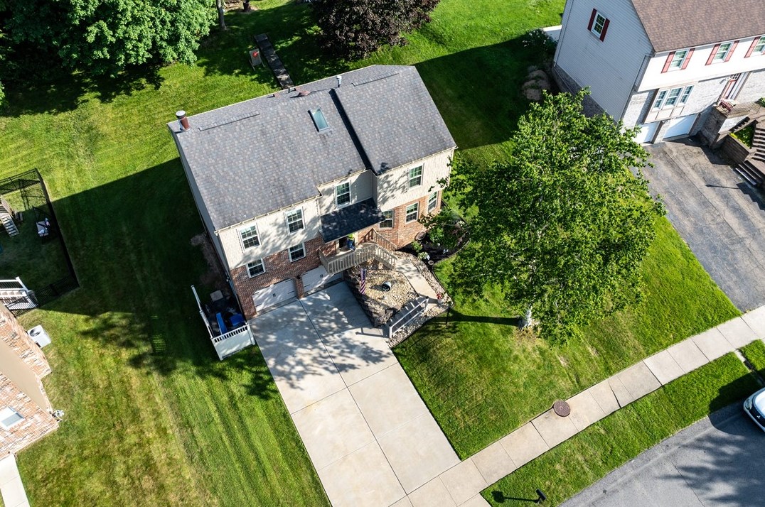 110 Bertley Rdg Dr, Moon Twp PA 15108-9761 exterior