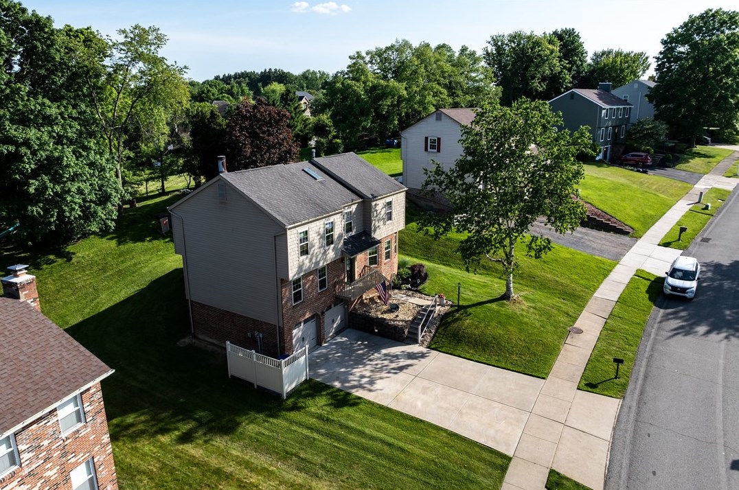 110 Bertley Rdg Dr, Moon Twp PA 15108-9761 exterior