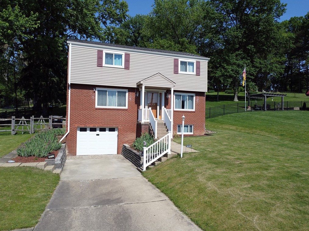 4717 Mckee Dr, Pittsburgh PA 15236-2471 exterior