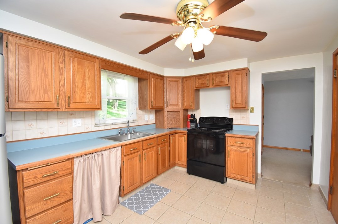 4717 Mckee Dr, Pittsburgh PA 15236-2471 exterior