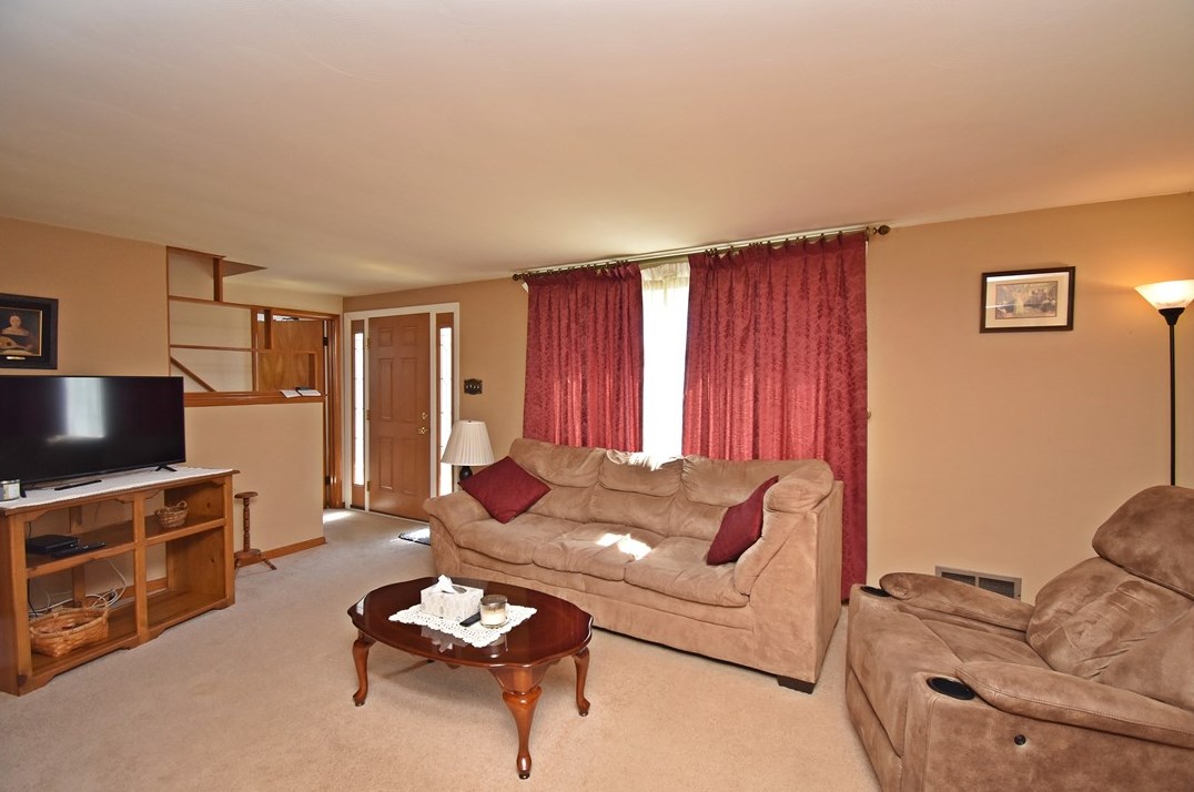 4717 Mckee Dr, Pittsburgh PA 15236-2471 exterior