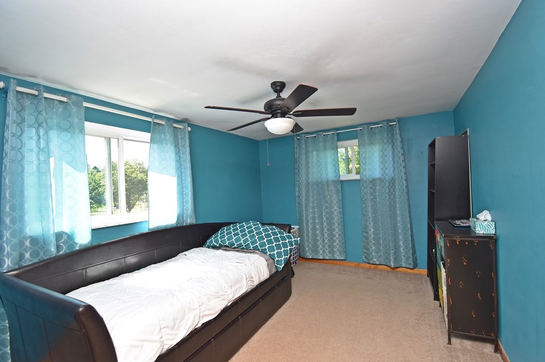 4717 Mckee Dr, Pittsburgh PA 15236-2471 exterior