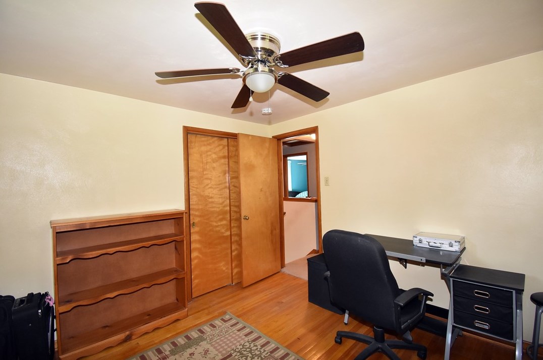 4717 Mckee Dr, Pittsburgh PA 15236-2471 exterior