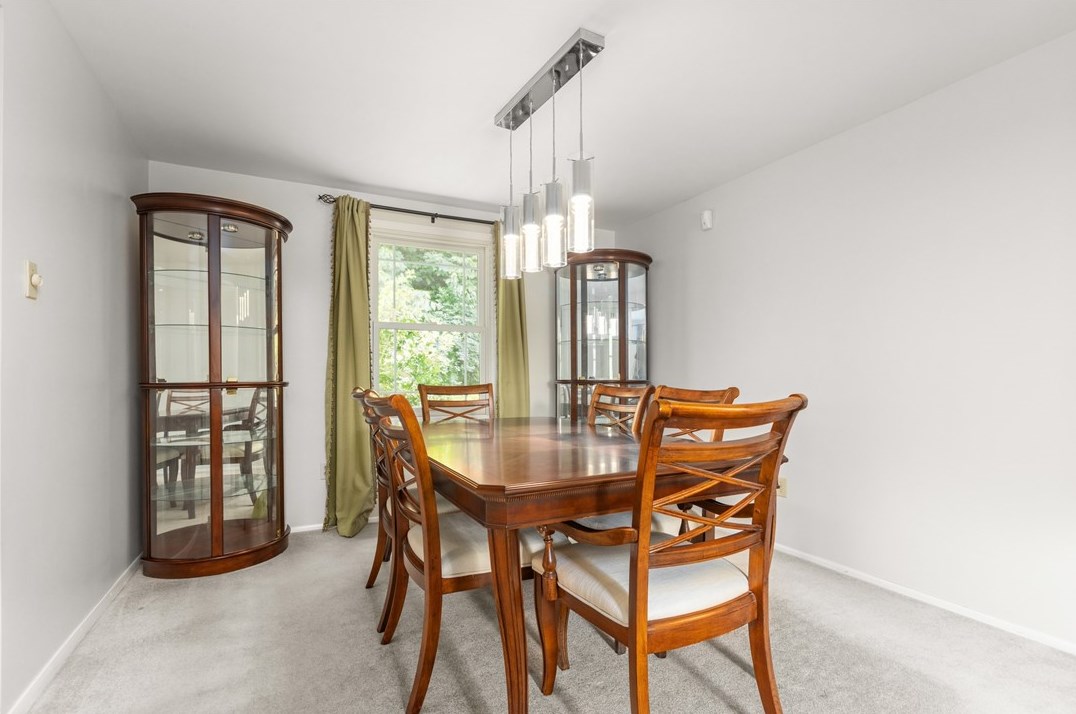 1301 Manor Dr, Pittsburgh PA 15236-4556 exterior